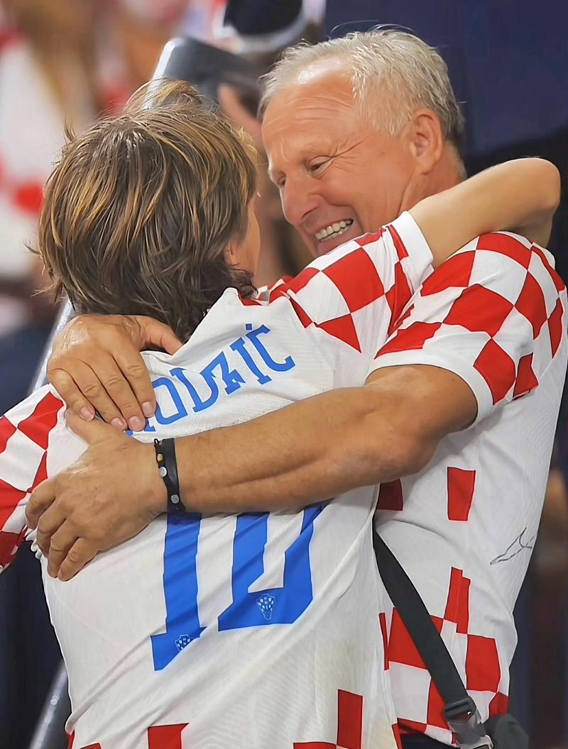 阿斯：贝蒂斯愿意为安东尼出2000万欧或租借，球员愿降薪回归