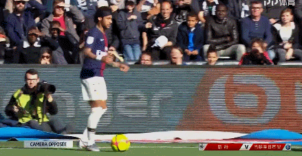 德劳伦蒂斯：现在取得的成就比肩马拉多纳？没有人能达到他的高度（德劳伦蒂斯：当下成绩能否比肩马拉多纳？他的高度无人可及）