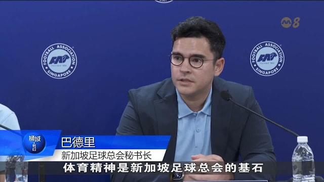 3C：退役三天前我和莱万说不想再为任何球队踢球，除非是巴萨
