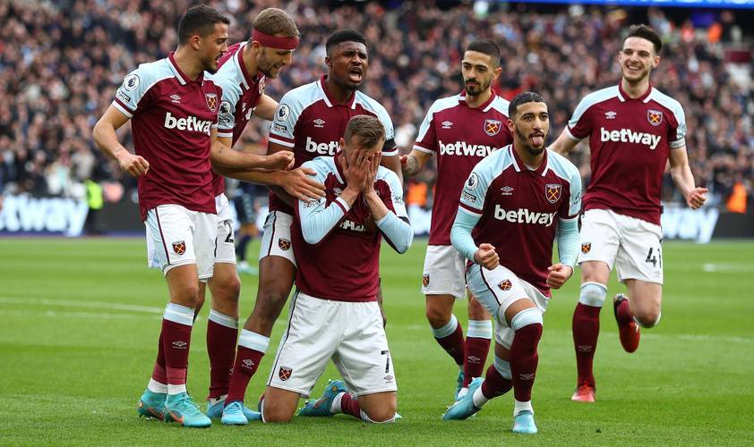 记者：内马尔已正常参加训练，能够参加周六桑托斯的保级战