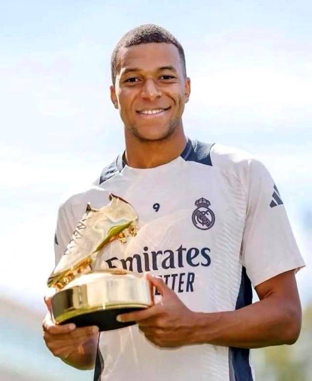 主裁谈拜仁点球：塔的手扩大了接触面积；凯恩的肘碰到了对方