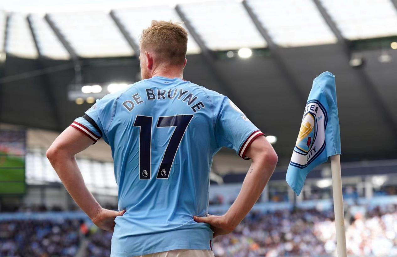 津媒：足协可能在2026年元旦之前给国足主帅邵佳一安排见面会（津媒称：足协或于2026年元旦前为国足主帅邵佳一举行见面会）