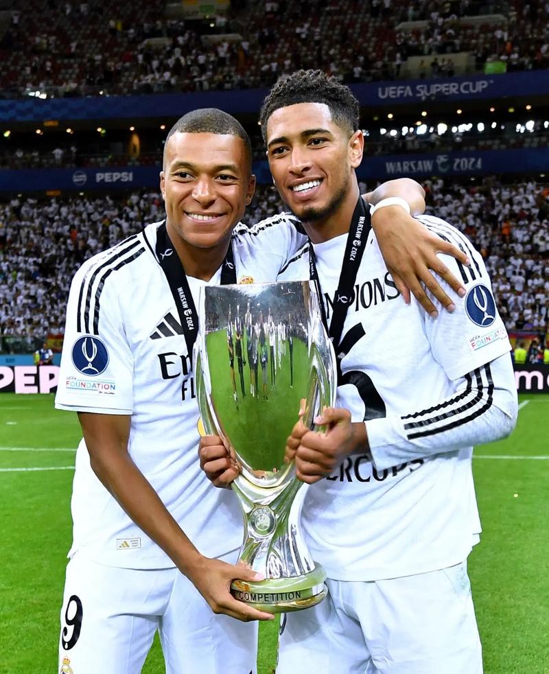 中国冰壶男队取得冬奥落选赛4连胜